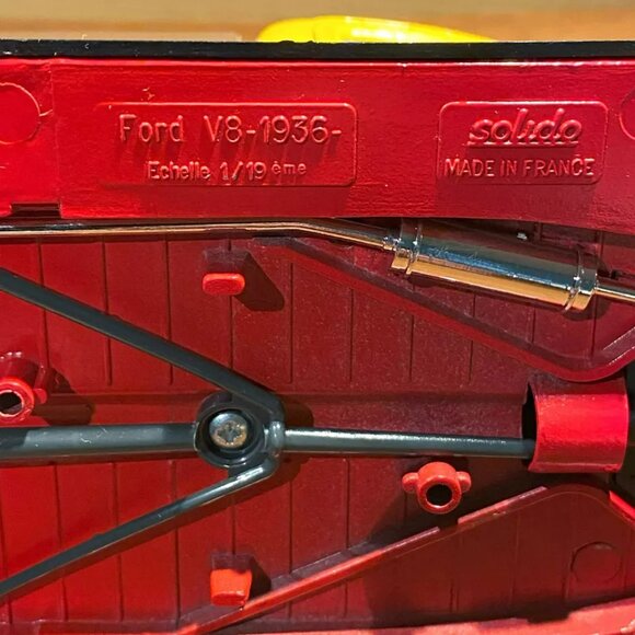 Solido Ford V8 Pick Up 1936 Dunlop Tyres Graphics Model Truck 1/19 Scale - Picture 9 of 9